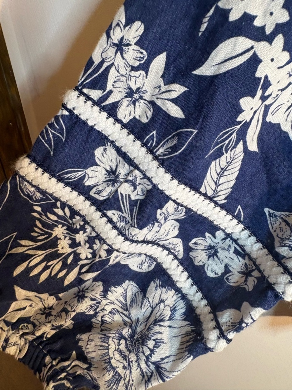 C&C California 100% Linen Floral Off Shoulder Top Blue White Boho Medium - Picture 2 of 6